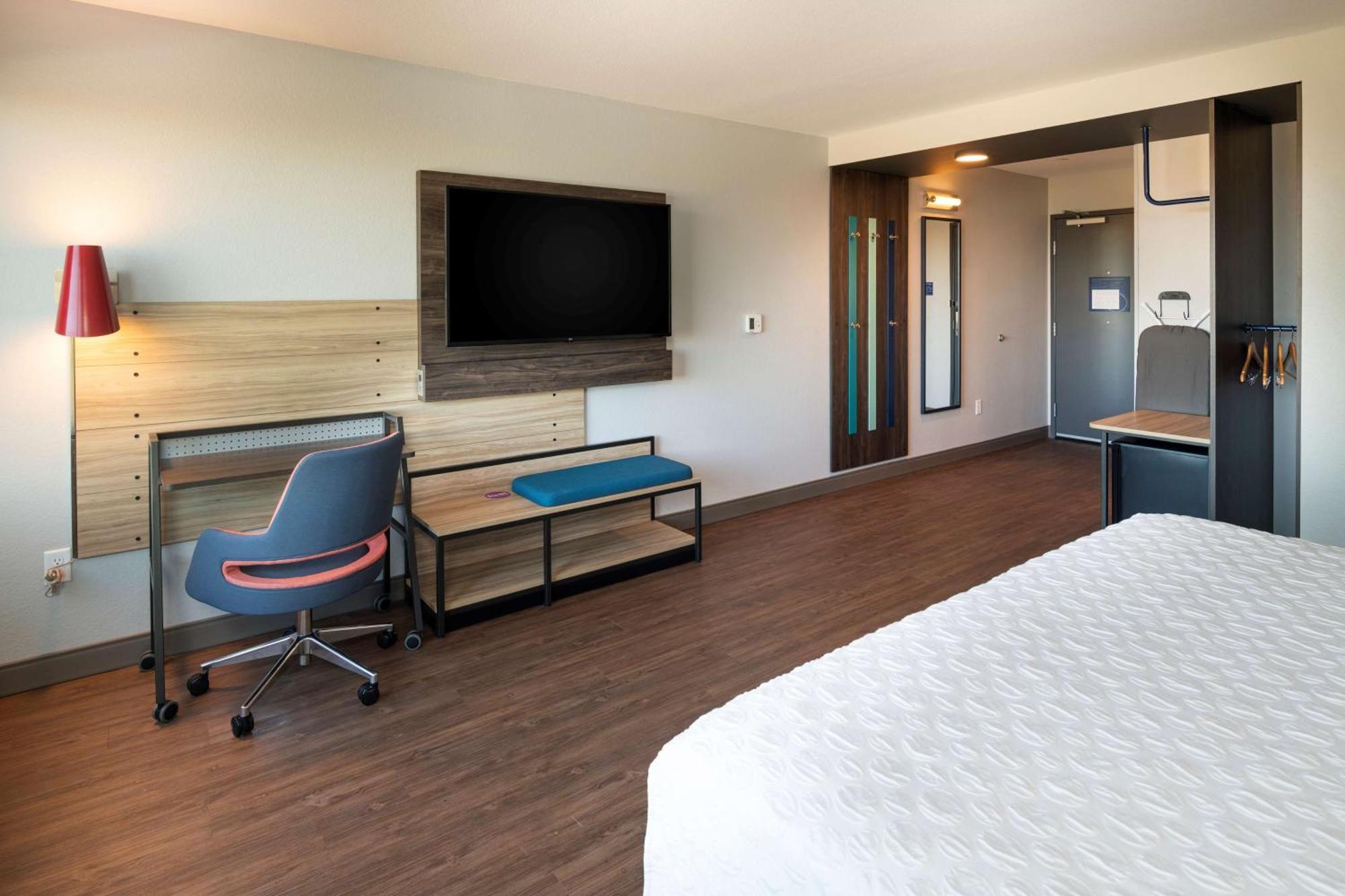 Tru By Hilton Phoenix Westgate 3*