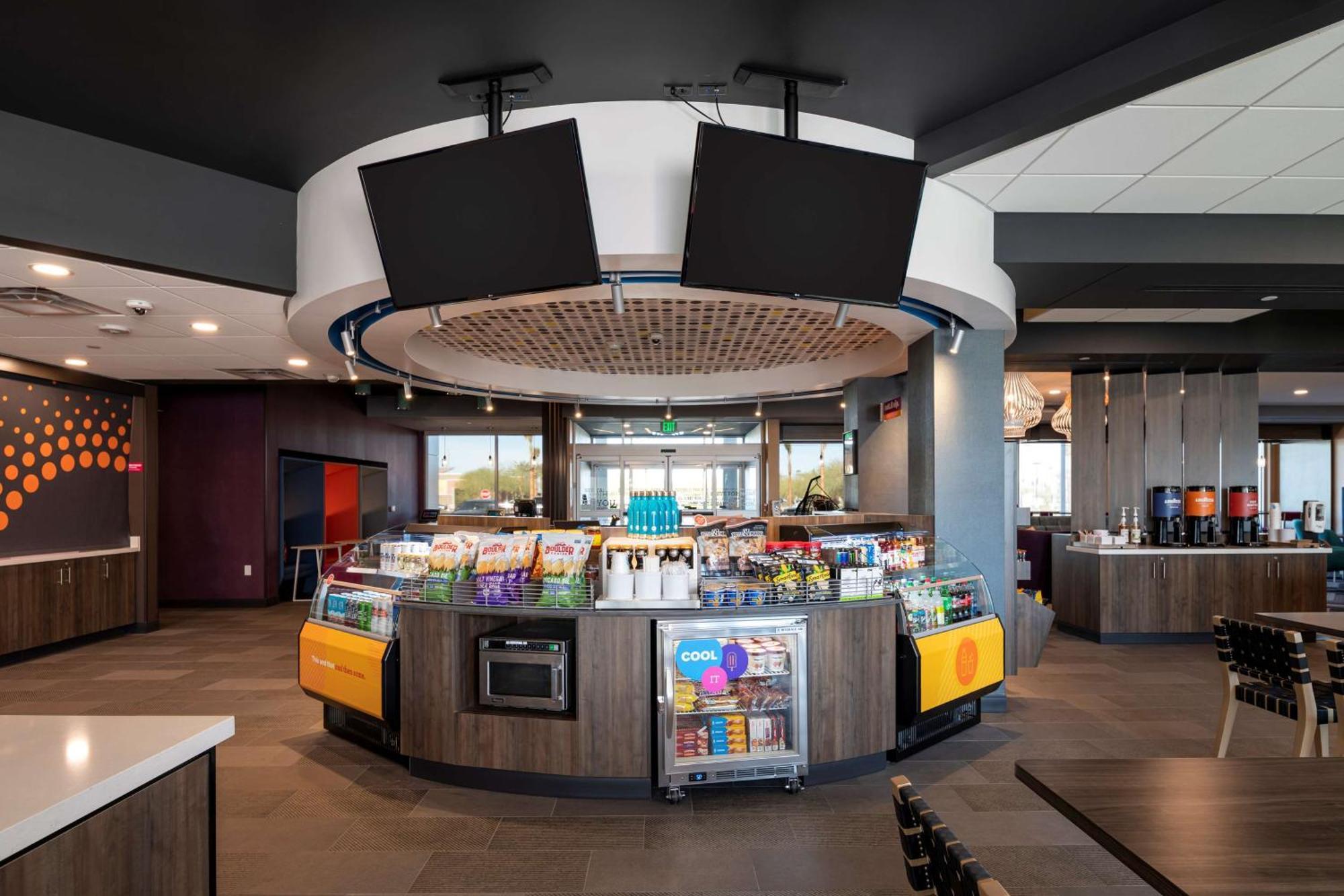Tru By Hilton Phoenix Westgate
